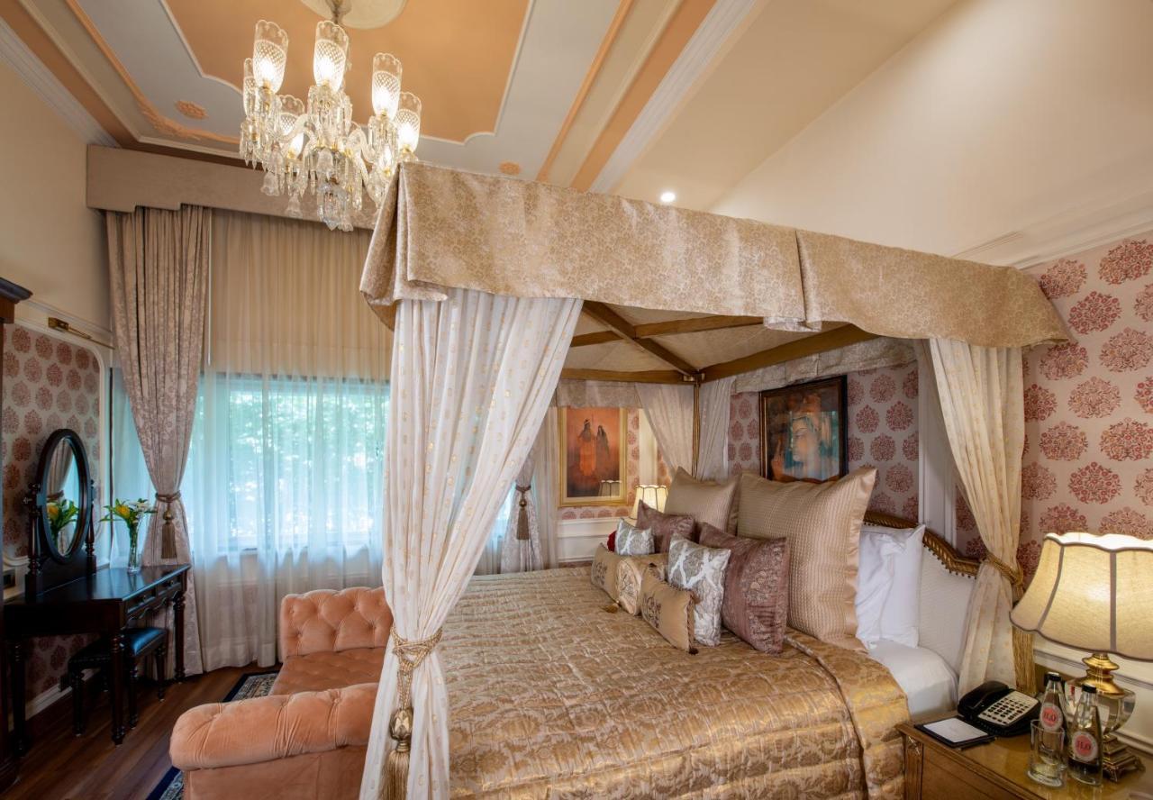 Отель The Claridges Нью-Дели Экстерьер фото A bedroom at the Imperial Hotel