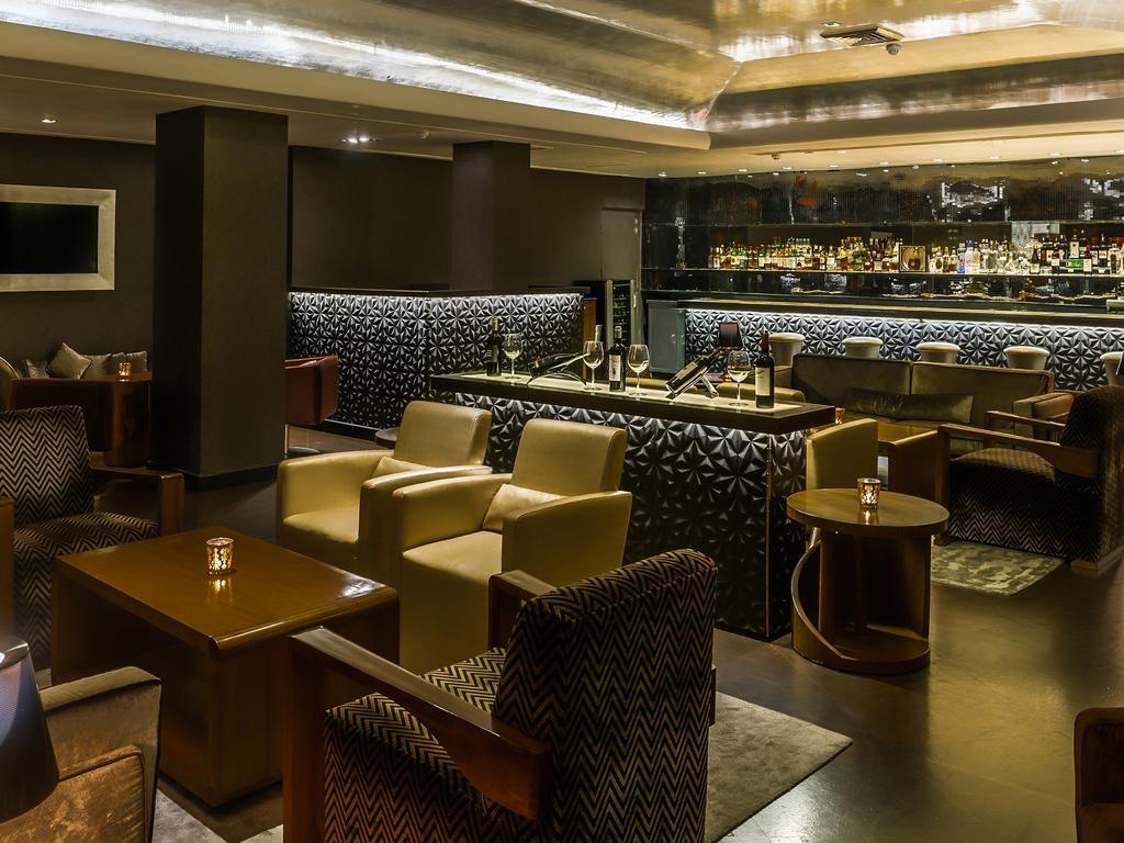 Отель The Claridges Нью-Дели Экстерьер фото The bar at the Concourse Lounge